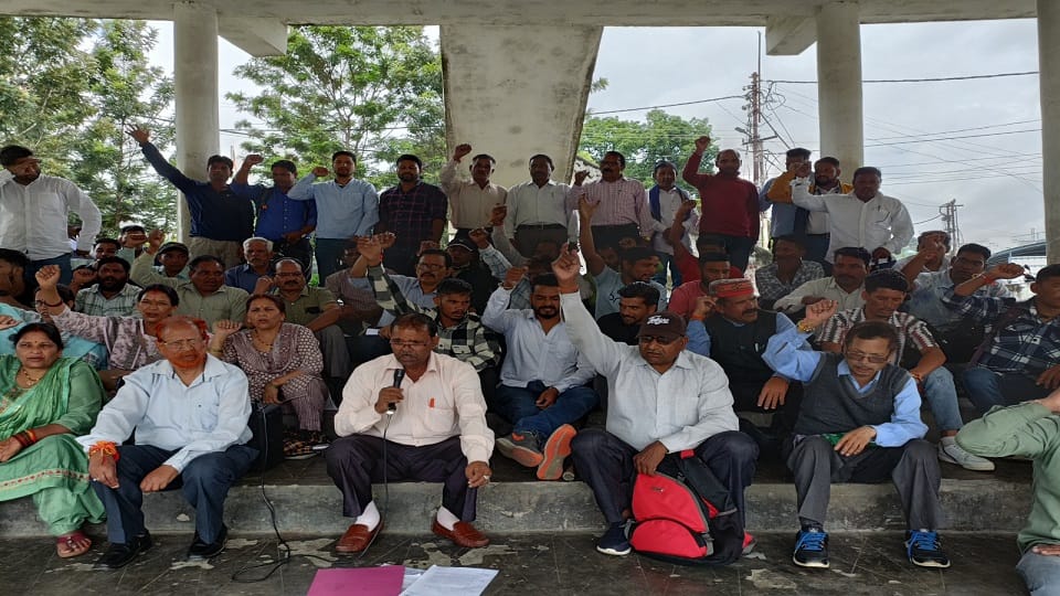 Joint coordination committee demonstrated regarding reservation in pithoragarh