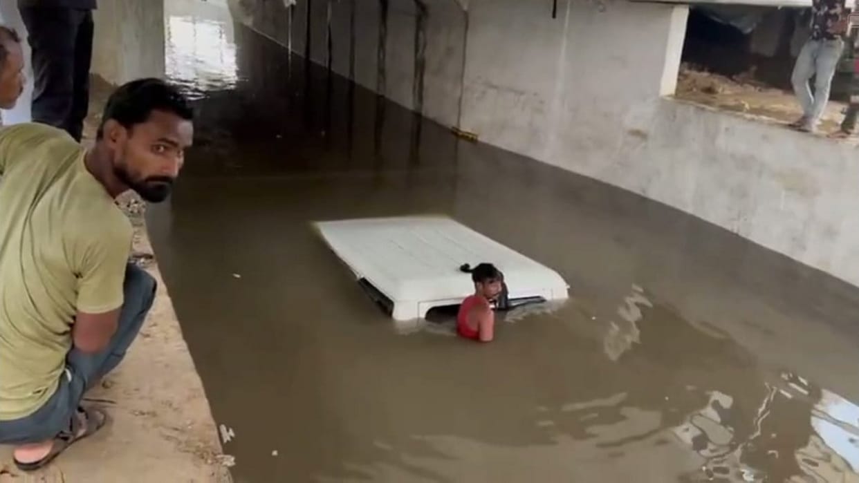 School Bolero drowned in the underpass, teachers and children started screaming