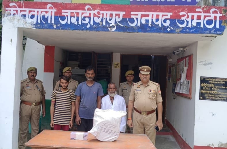 Amethi: Firing between police and animal smuggler in Jagdishpur thana.