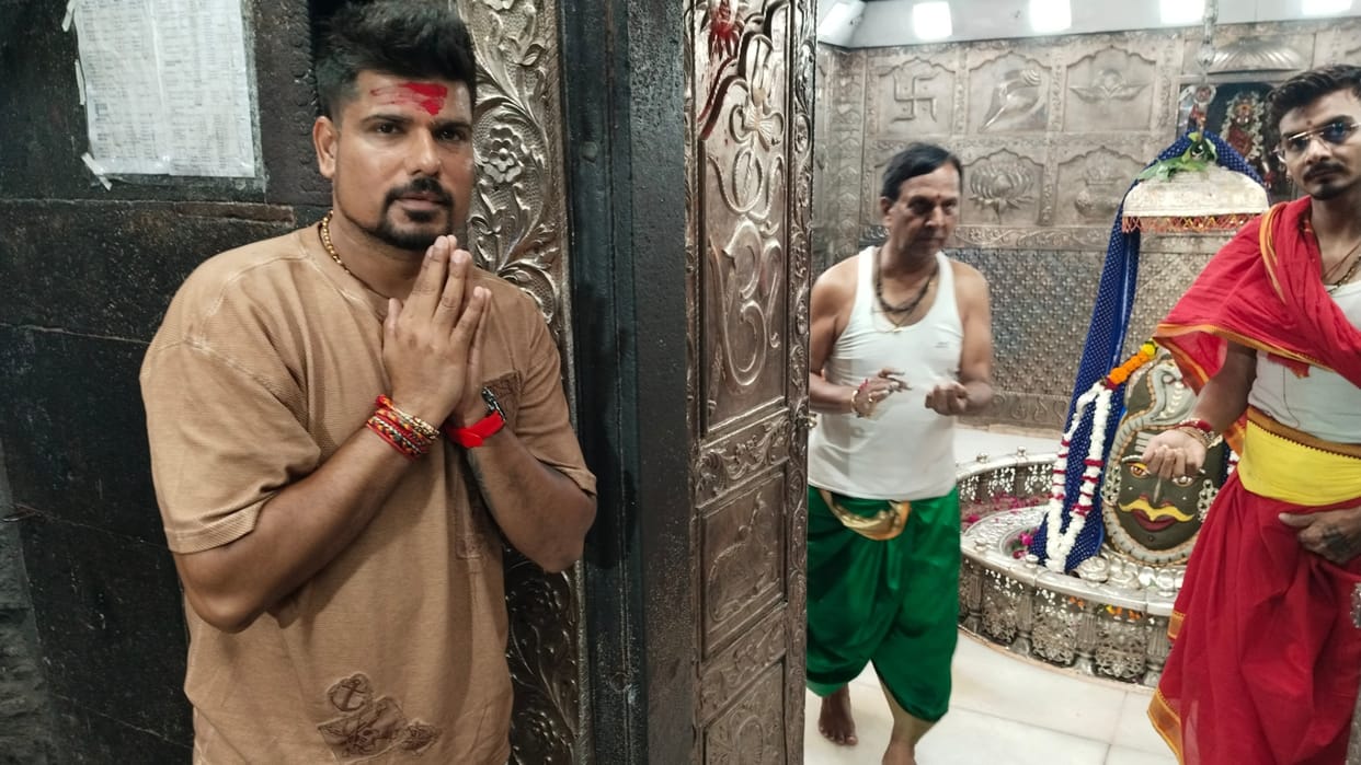 Ujjain Mahakal: Indian cricketer Karan Sharma came to see Baba Mahakal, said - saw Baba after three years