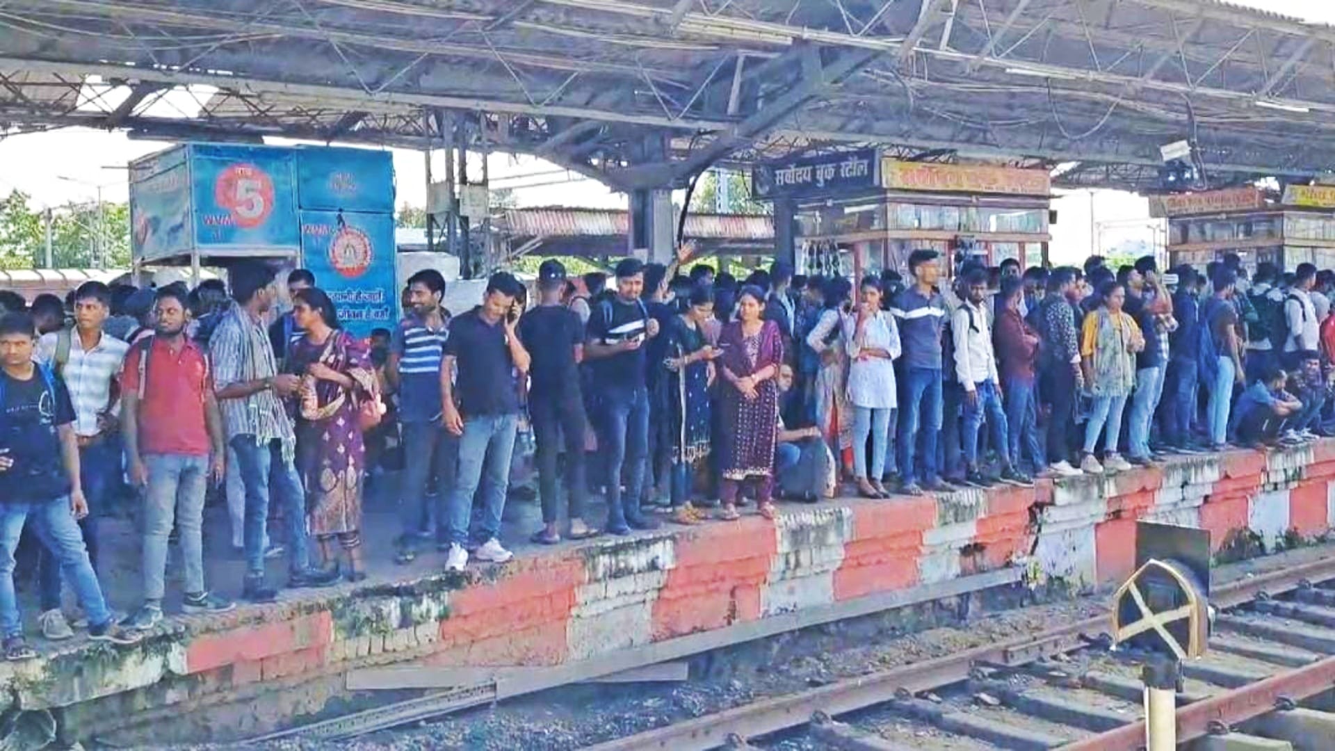 Bihar: Candidates returning after giving constable recruitment exam took over trains, openly flouted rules