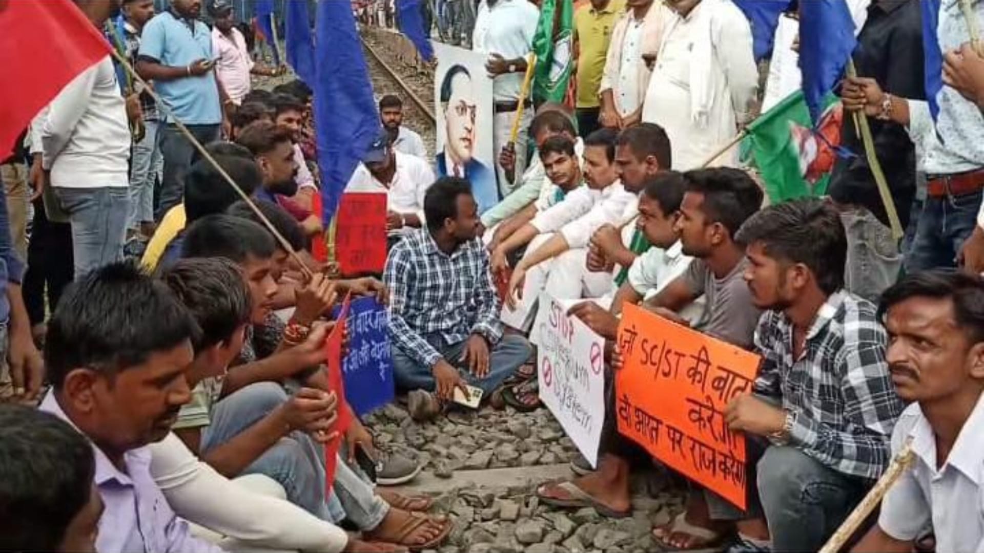 Bihar News: Mixed effect of Bharat Bandh seen in Ara; trains were stopped, roads were also blocked