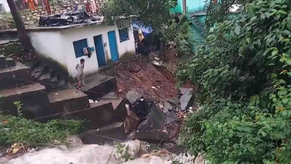Uttarakhand Weather Heavy rainfall in tehri and karnaprayag Roads Washed away Disaster Photos