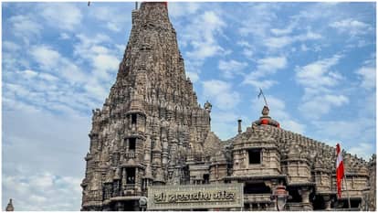 Shri Krishna Famous Temples: मथुरा से द्वारका तक, श्रीकृष्ण की जीवन यात्रा से जुड़े 9 अद्भुत तीर्थ स्थल Lord Shri Krishna Famous Temples 9 Pavitra Sthal Yatra guide in hindi