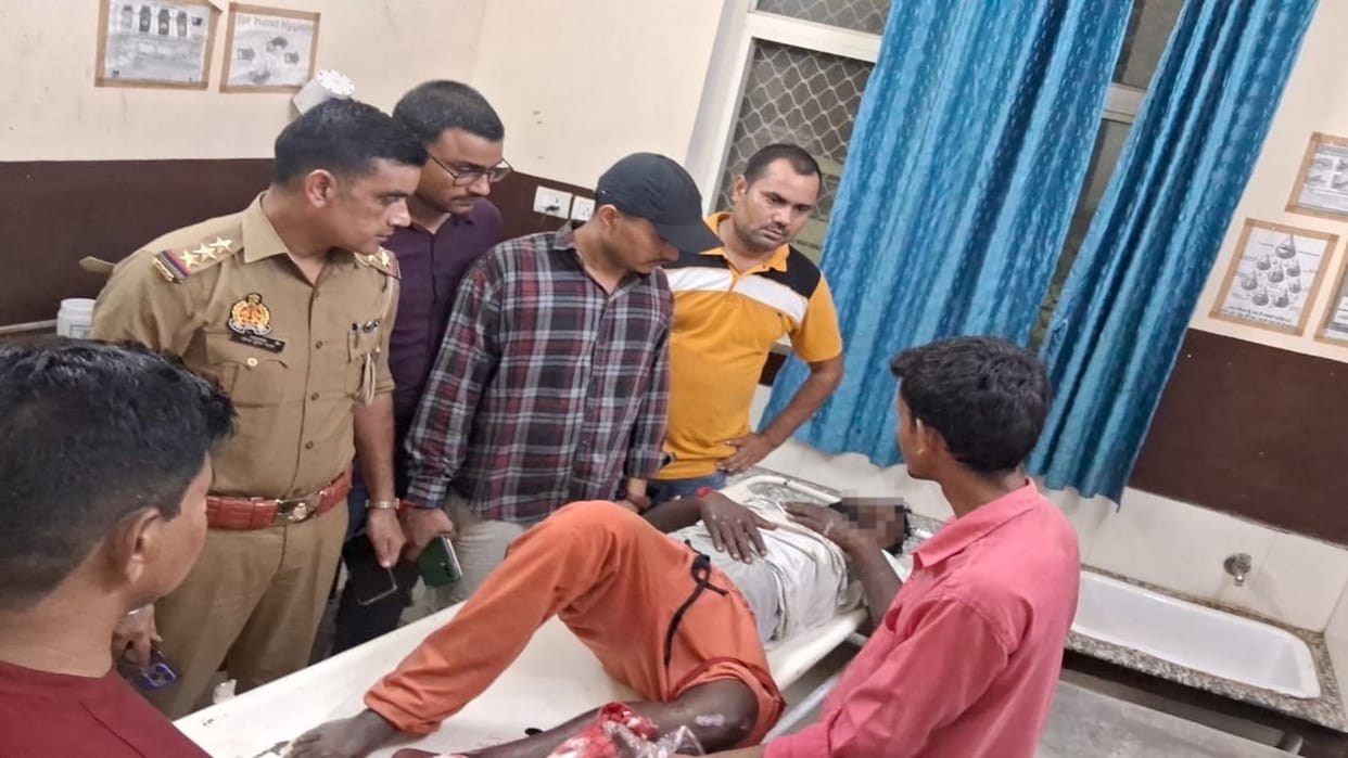 In the encounter with the police in Lalganj, the criminal got shot in the leg, referred in critical condition