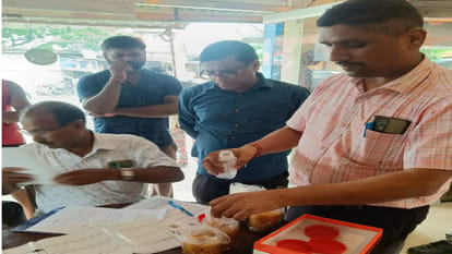 Mother and sister died after eating samosa and cheese curry in Gorakhpur
