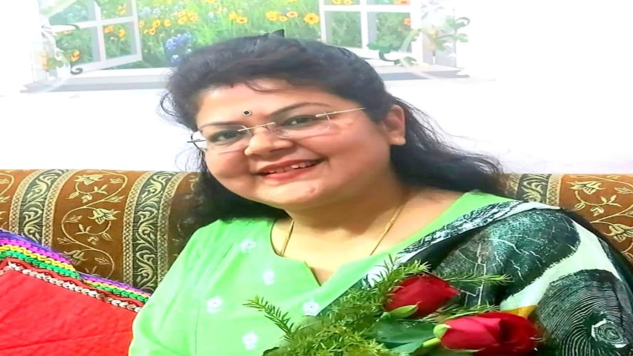 Rashi will select London international award, is a teacher in Allahabad University