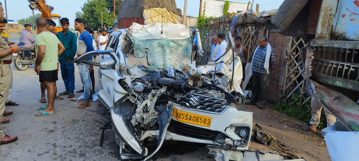 Etawah Road Accident, uncontrolled car rammed into parked truck on highway, four died and two injured