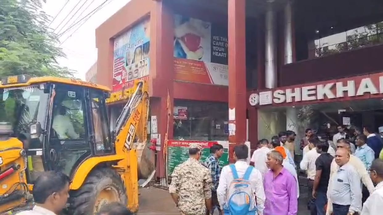Lucknow: Illigal construction in Shekhar Hospital.