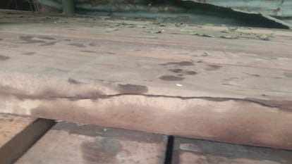 23 Saal sleeper rejected, found cracked and less in size, questions raised on quality