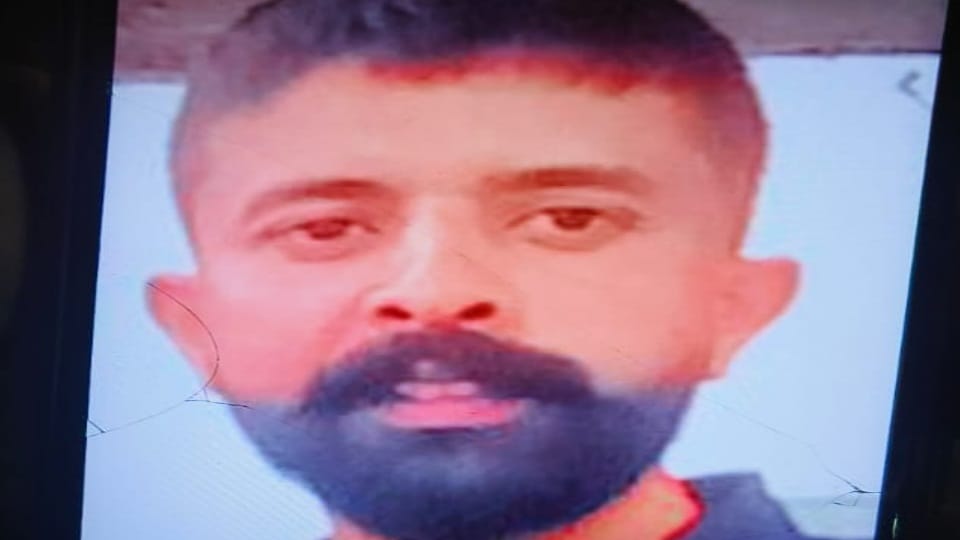 Jalandhar municipal corporation employee murder attacked with weapons bricks and stones
