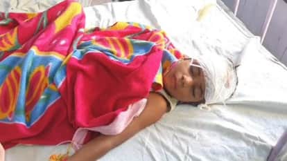 Karauli: Roof strips broke and fell, five injured including woman and children, treatment ongoing