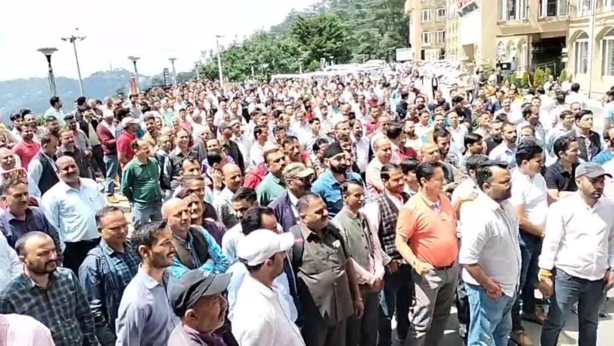 Employees Protest Outside Himachal Pradesh Secretariat Against Sukhu Govt Over Pending Da And Arrear
