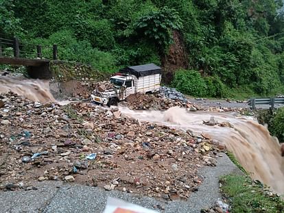 Uttarakhand Weather Update Very Heavy rainfall Alert in Hilly area Loss in tehri and karnaprayag