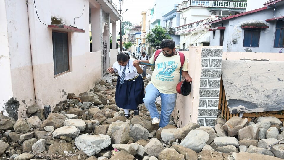 120 families' lives were disrupted in 30 minutes of rain, loss of Rs 2 crore