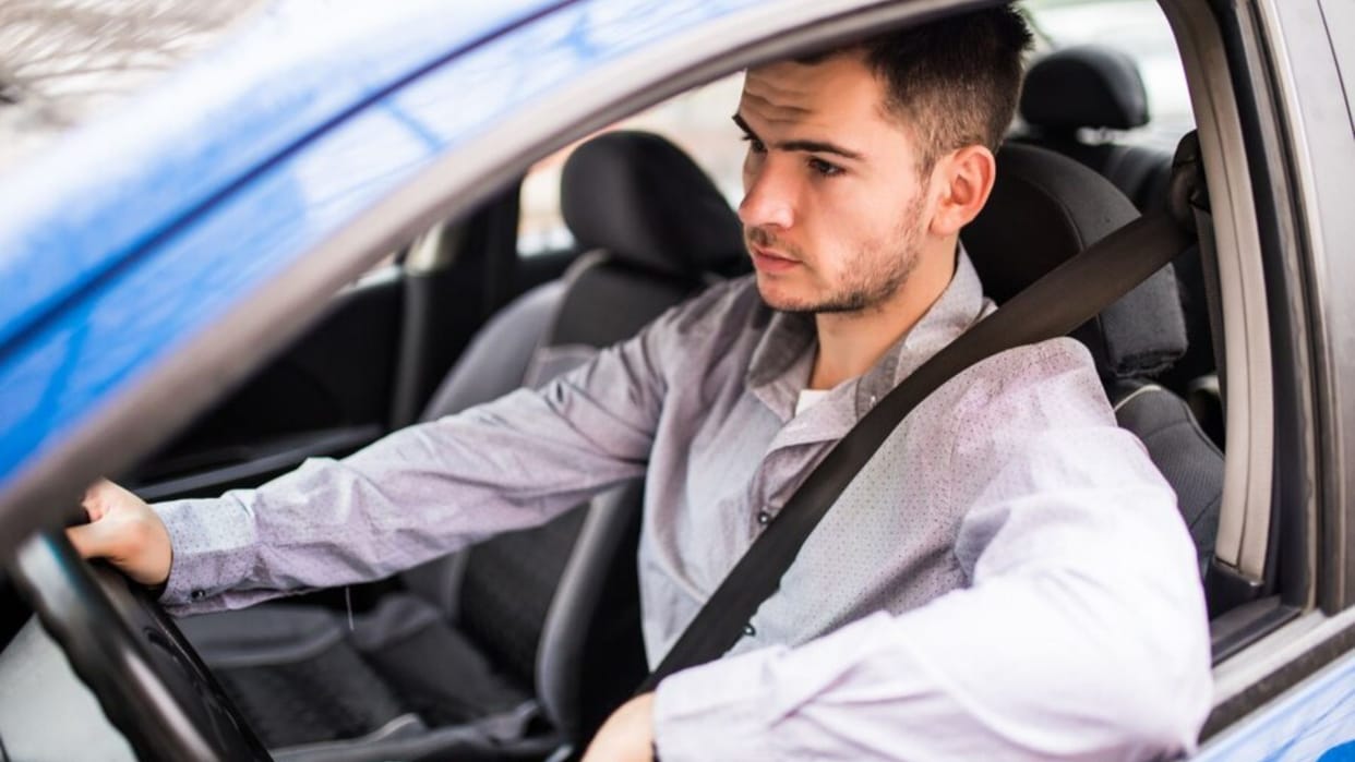 seat belt challan dont wear black tshirt while driving car will get traffic challan