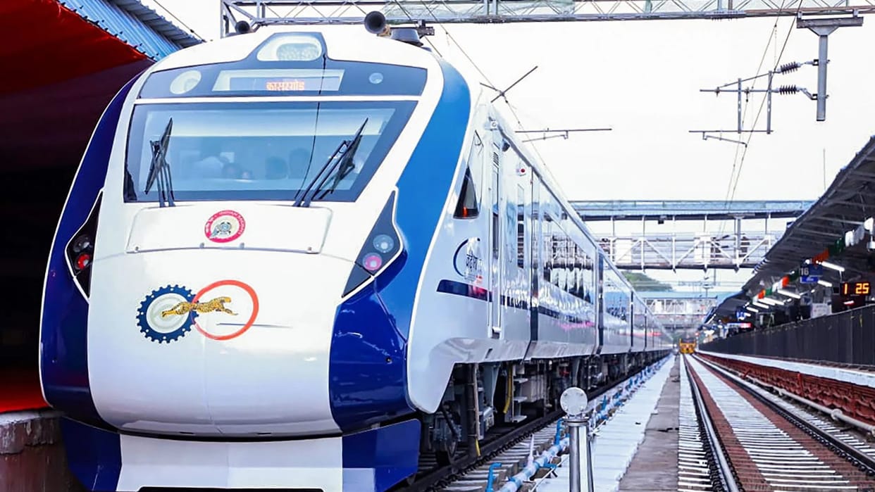 Railways issued rules: People dropping passengers will not be able to enter Vande Bharat, their entry will be