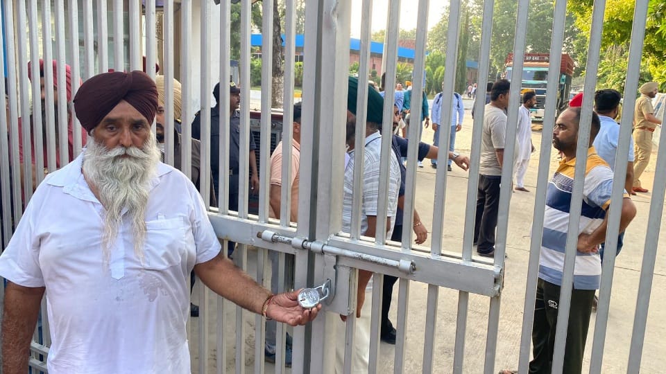 Farmers locked the main gate of Verka Plant in Mohali