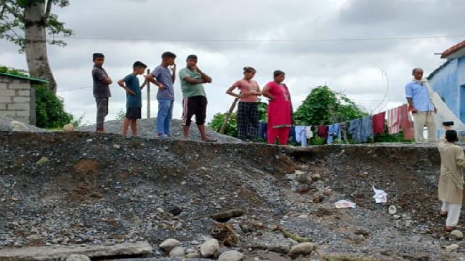 Farmers suffer loss due to washing away of agricultural land in five villages in kaladhungi