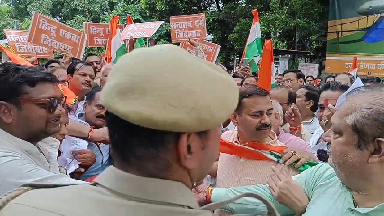 Bareilly Cantt BJP MLA Sanjeev Aggarwal got angry on Police Inspector
