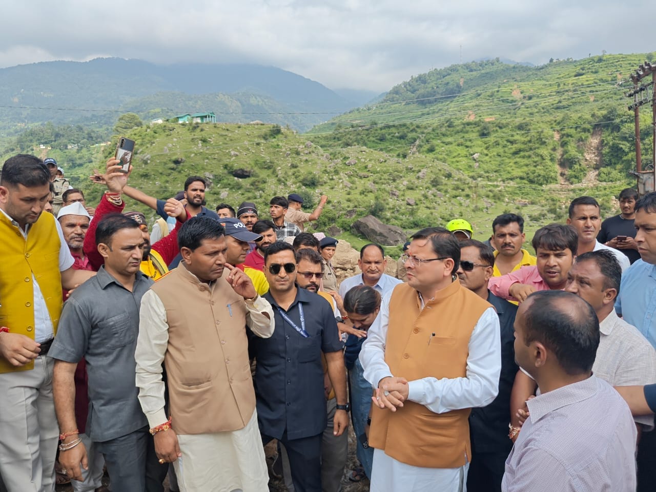 Uttarakhand Weather CM Dhami Reached Disaster Affected Ghutu Village in Tehri and Met People