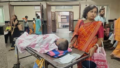 बीएचयू में इलाज के लिए इंतजार करते मरीज