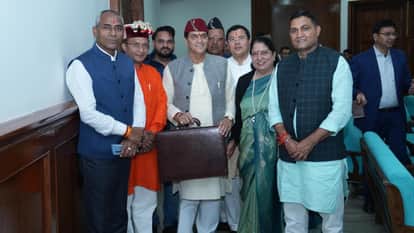 बजट पेश करने जाते वित्त मंत्री