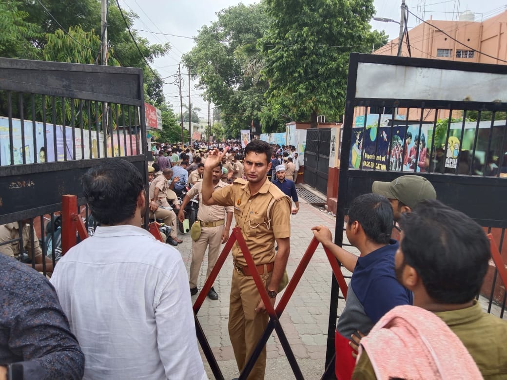69000 teacher recruitment case: Reserved and unreserved category candidates came face to face, gate closed du