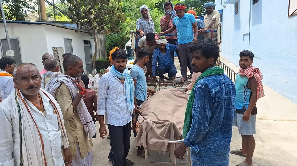 Begusarai News: While bringing fodder, a young man was bitten by a poisonous snake