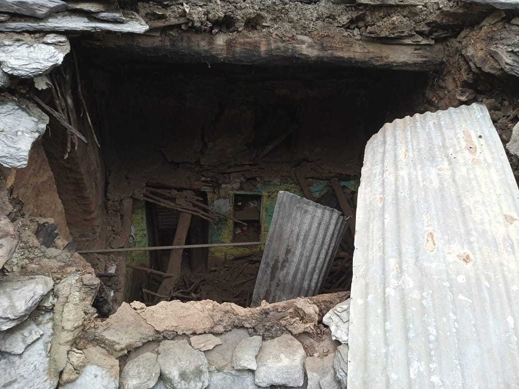 Uttarakhand Weather house Collapse on Badrinath Highway due to heavy rainfall in devprayag