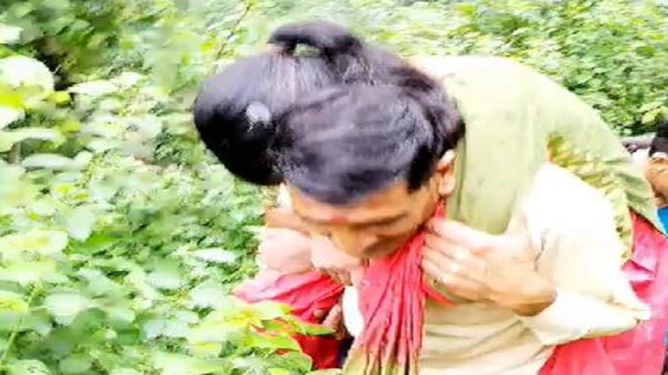 Father carried his daughter 22 km on his back for treatment in kotabhag