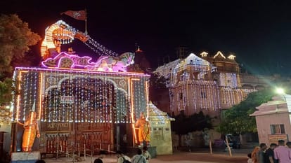 Janmashtami 2024: रोशनी में जगमगाता श्रीकृष्ण जन्मभूमि मंदिर
