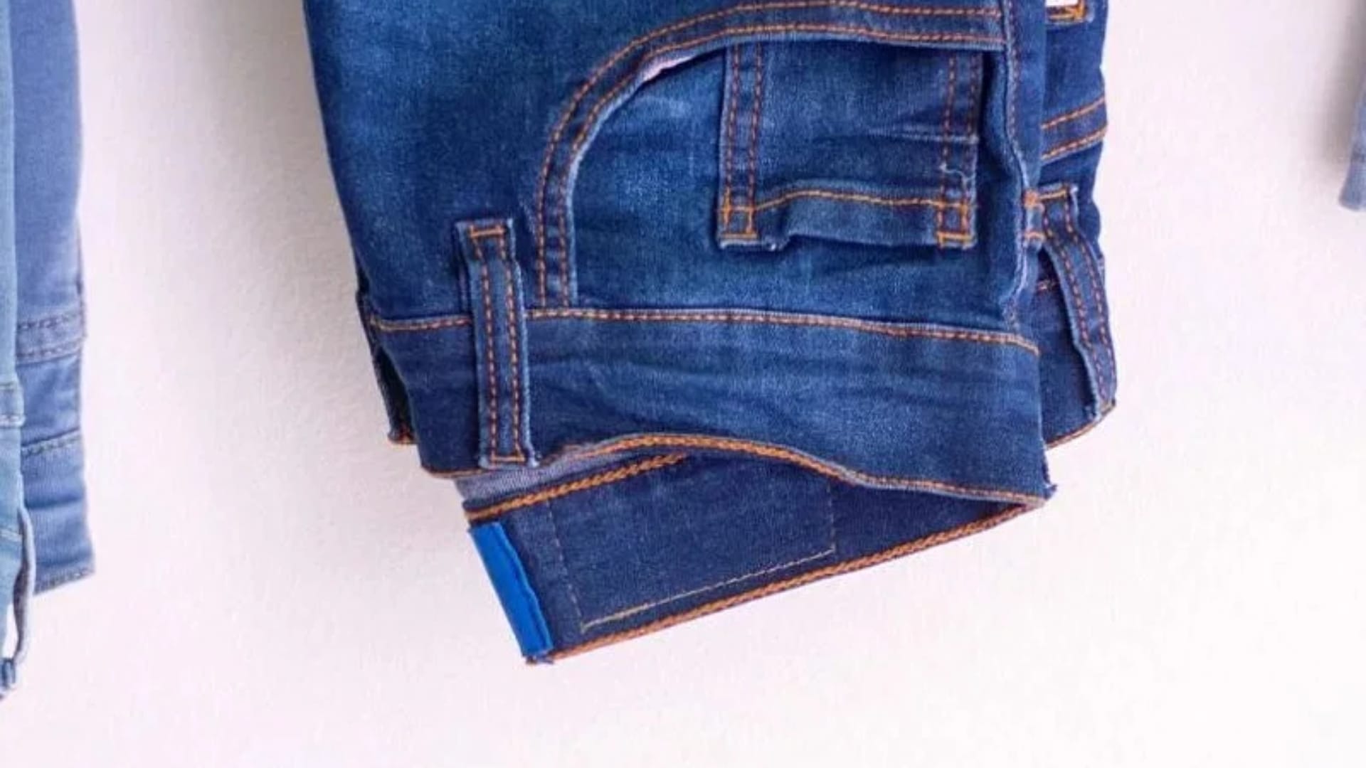 kis rang ki jeans ke sath kya pahne chahie