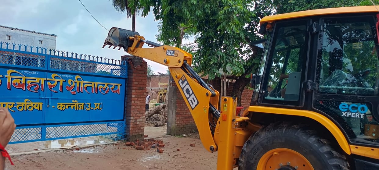 Kannauj scandal, Administration in action against Nawab Singh, bulldozer roared on relatives cold storage