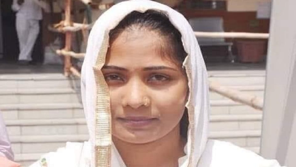 Shamli: Ruckus in District Panchayat... President Madhu Gurjar demands action against former President from DM