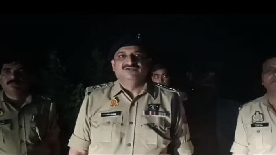 UP: Police encounter in Badaun, cattle smuggler with a reward of 25 thousand arrested, shot in the leg