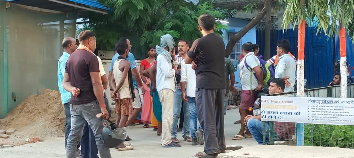 Due to domestic discord, the husband committed suicide by hanging himself in Begusarai