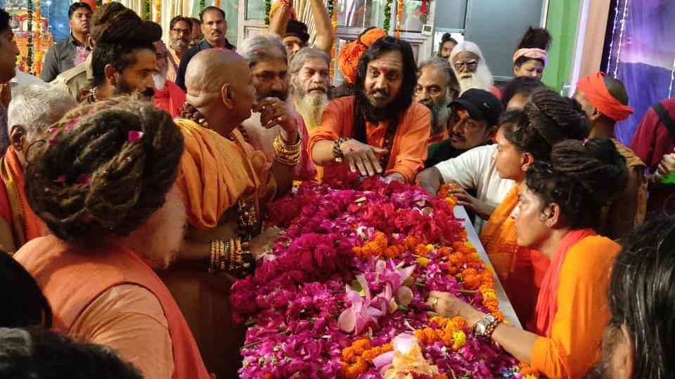 Mahamandaleshwar Pilot Baba given Samadhi in Haridwar today Huge Crowd of devotees gathered