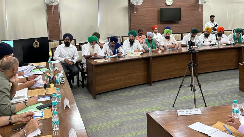 Punjab Haryana Officials held meeting with farmer groups on opening of shambhu border