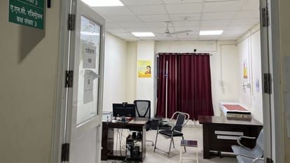 Varanasi government hospital women doctors and staff nurses lock gate and do duty at night