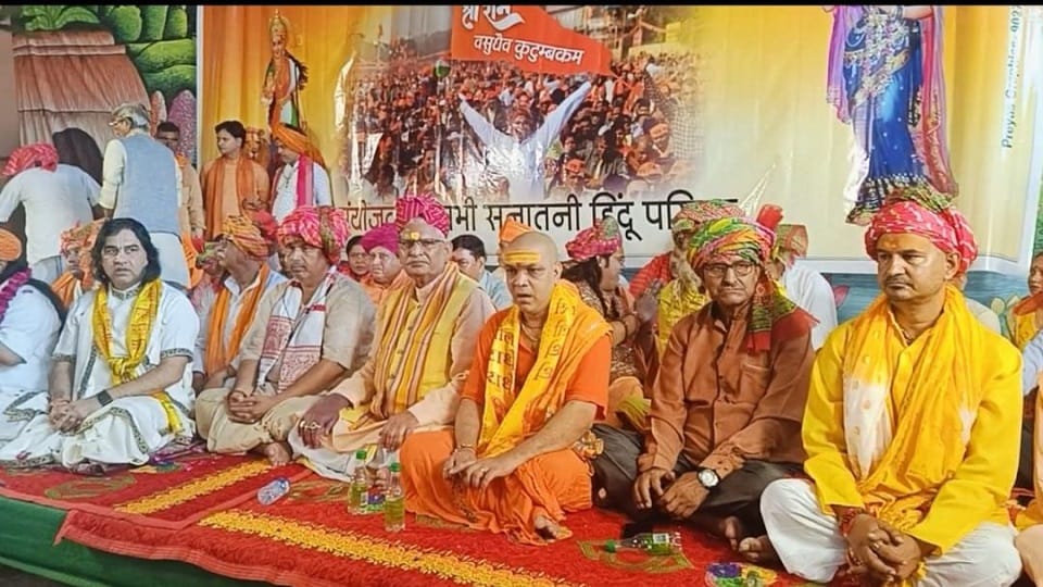 Devkinandan Thakur said in Sanatan Hindu Culture Conference Hindu Board should be formed not Waqf Board