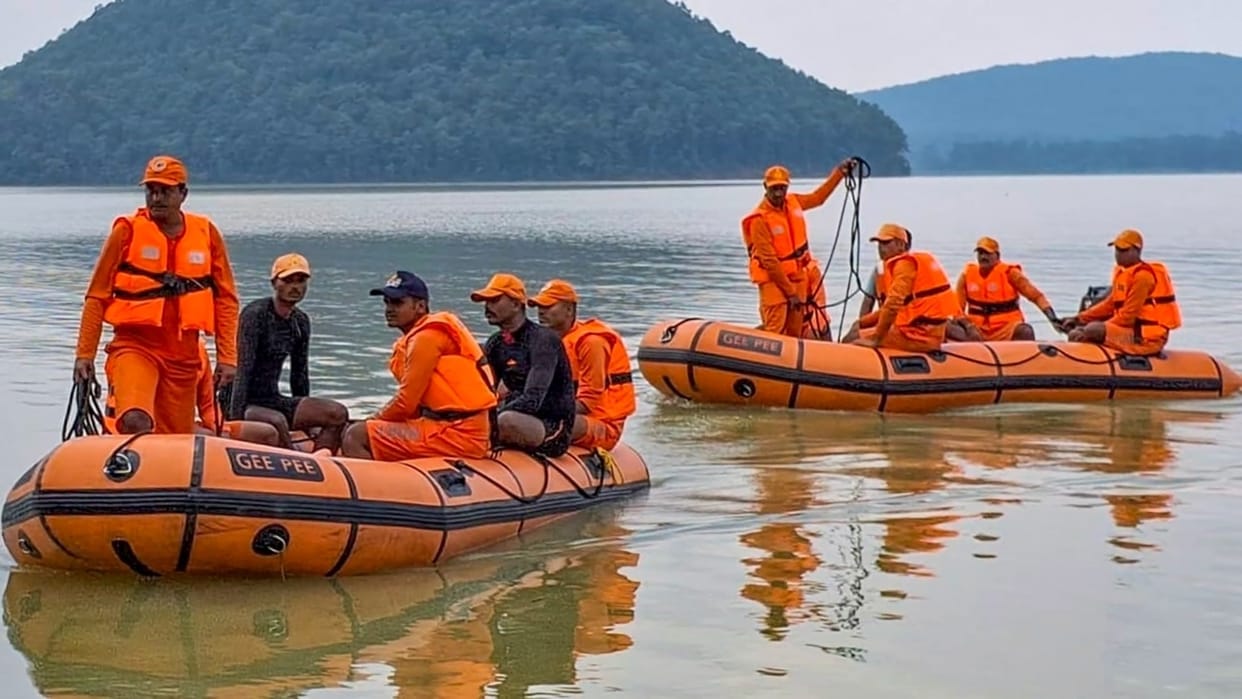 Body of trainee pilot found as search continues for missing aircraft in Jharkhand news in hindi