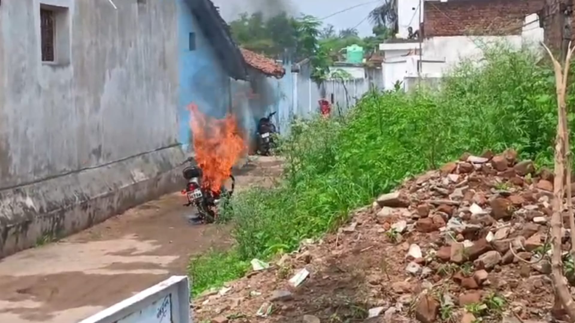 शहडोल में बुलेट में आग लगी।