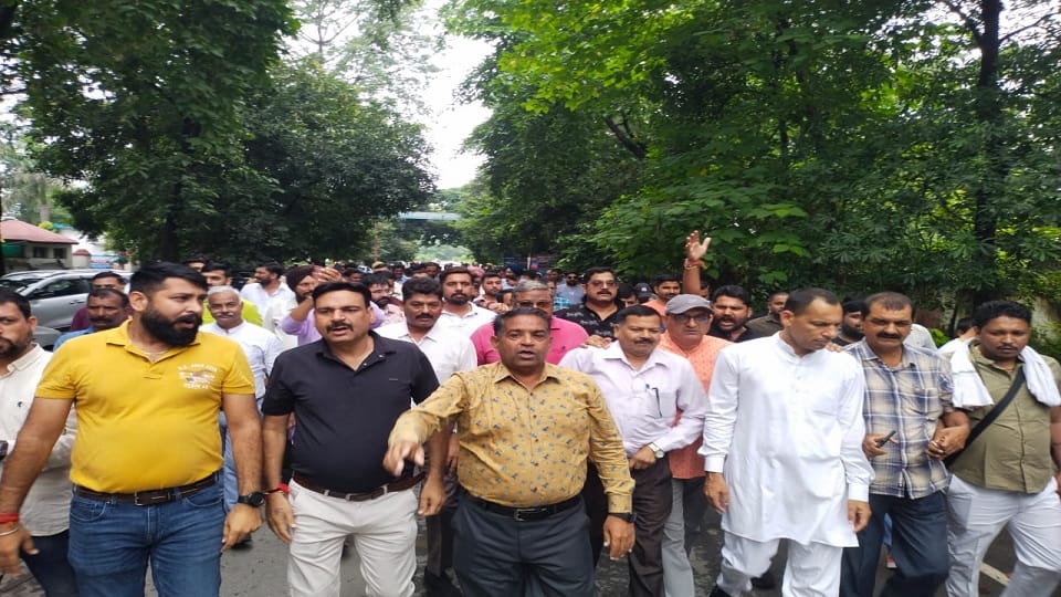Transporters took out a procession in Rudrapur