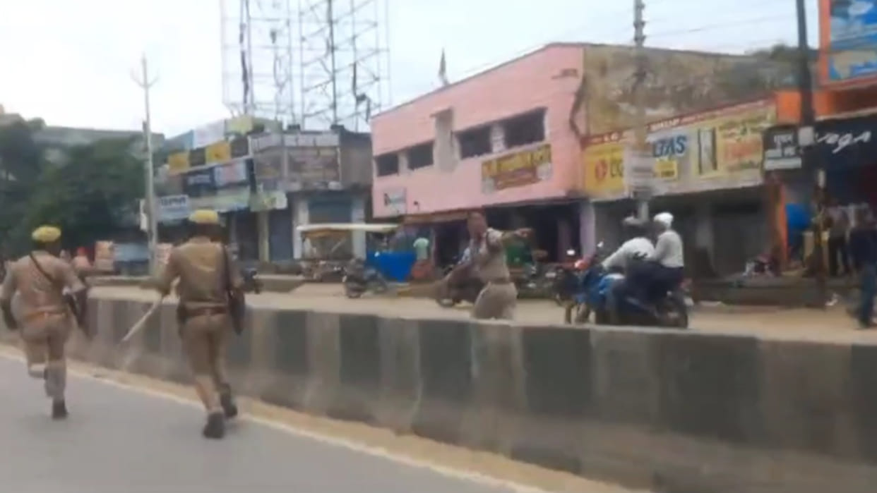 SP Sankalp Sharma controlled the miscreants by jumping the divider during Bharat Bandh in Deoria.