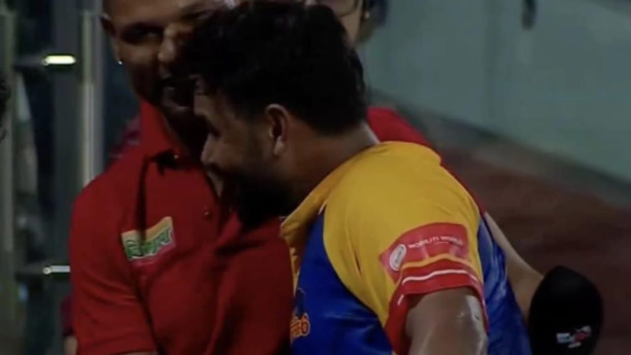Shikhar-Rishabh: Shikhar Dhawan set an example of friendship, stopped the interview and hugged Rishabh Pant