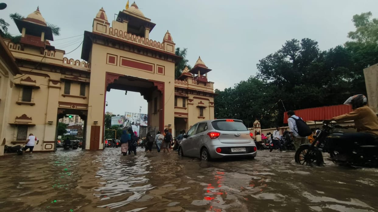 Varanasi Municipal Corporation will take measures to prevent water logging by fixing drainage system at 85 pla