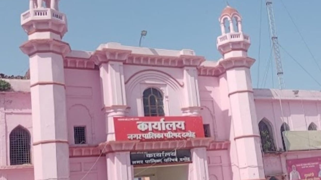 Damoh Collector Accepts No Confidence Motion Against Nagar Palika Adhyaksh