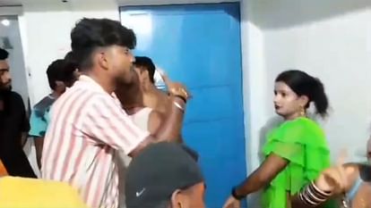 Bihar: थाना चौकीदारों पर कार्रवाई के लिए SSP ने DM को लिखा खत, बार बाला संग डांस और शराब पार्टी करने का मामला Darbhanga: SSP wrote a letter to DM in the case of chowkidars dancing and having liquor party with bar dancers