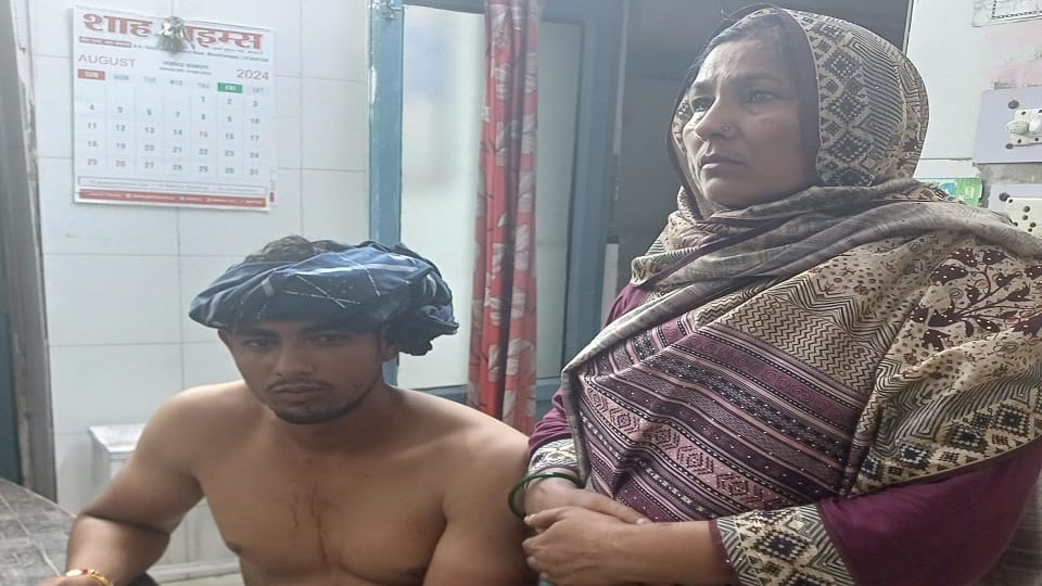 UP News: Two District Vice Presidents of BJP clashed, four injured in fighting and stone pelting